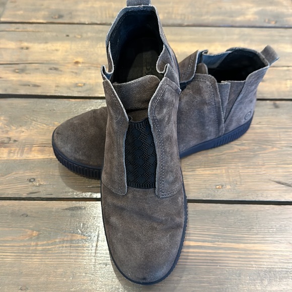 Born Women’s Rory Ankle Boot. - Picture 7 of 8